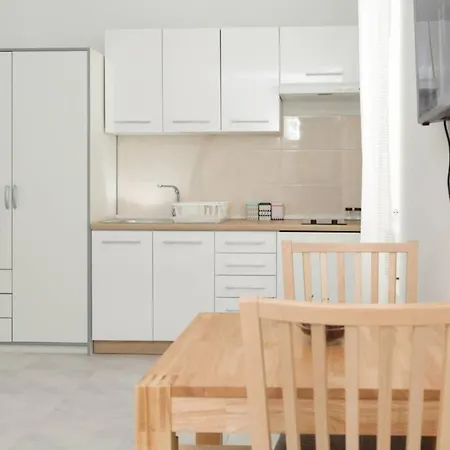 Ivo Apartments *